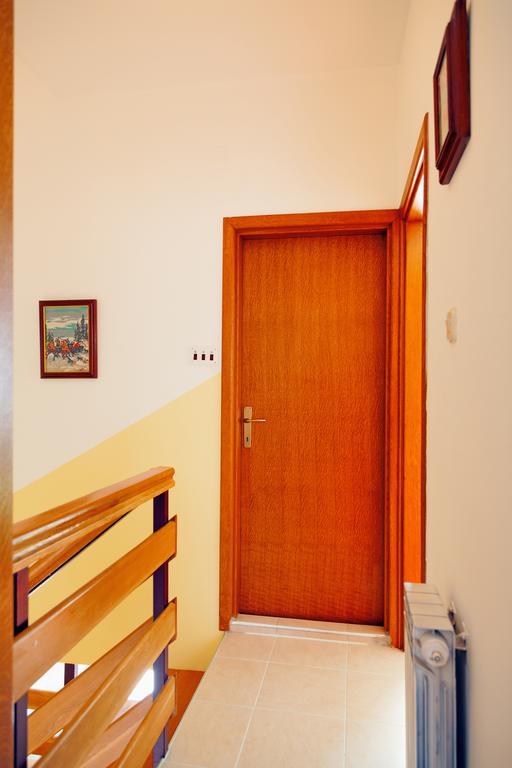 House Plitvice Villa Plitvička Jezera Стая снимка