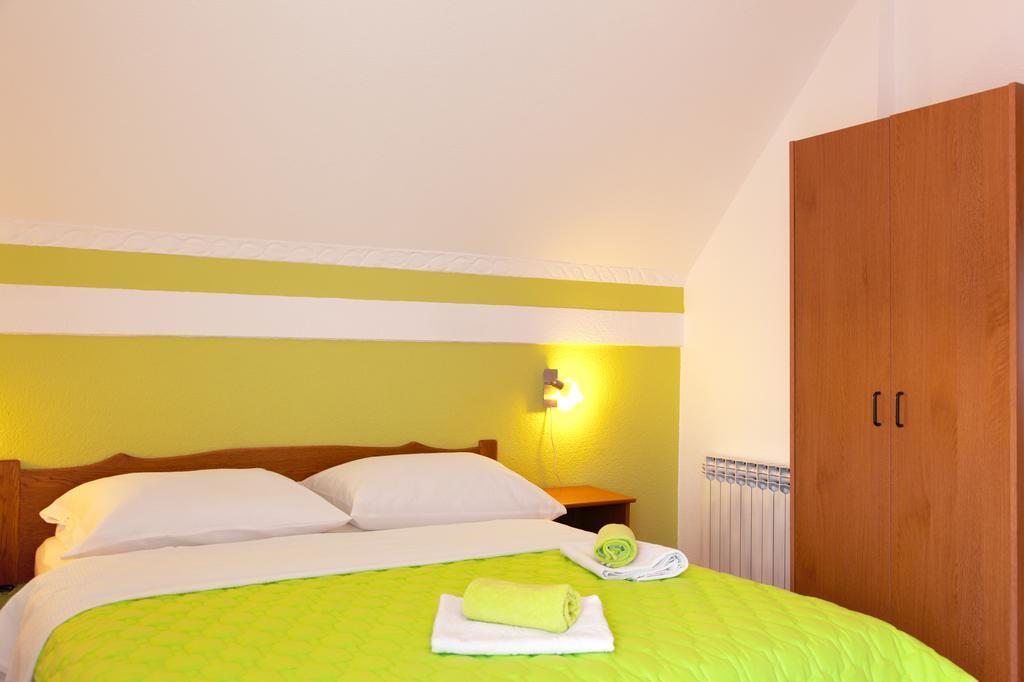 House Plitvice Villa Plitvička Jezera Стая снимка